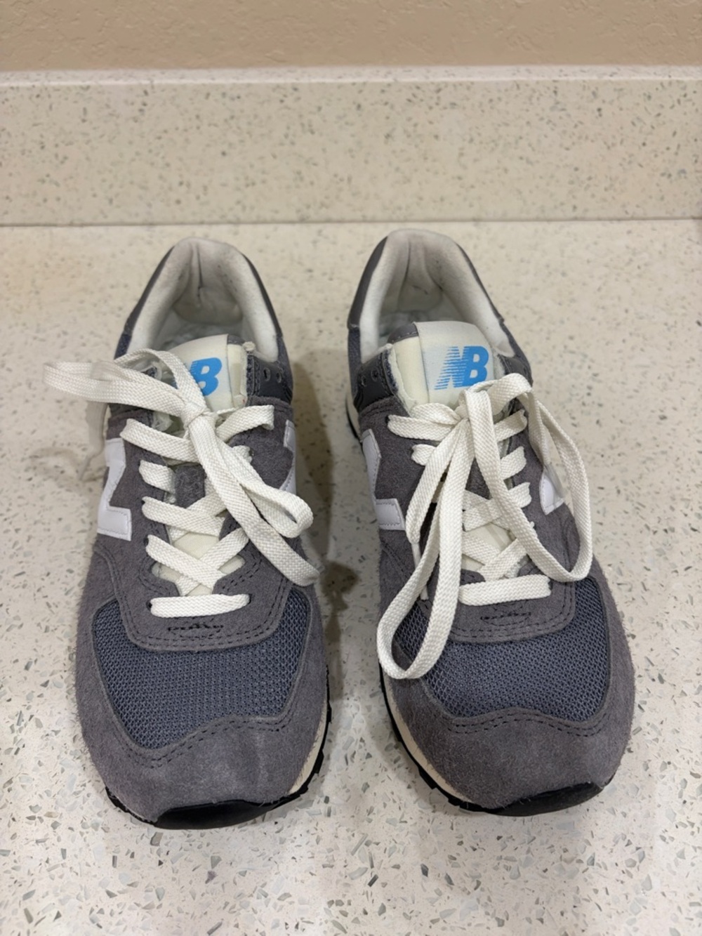 New Balance Gray & White Casual Runner Sneakers 574 Size ladies size 6.5